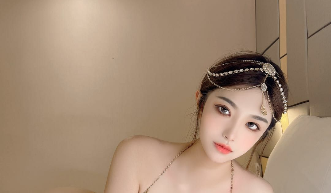 Hot girl….ducoscos