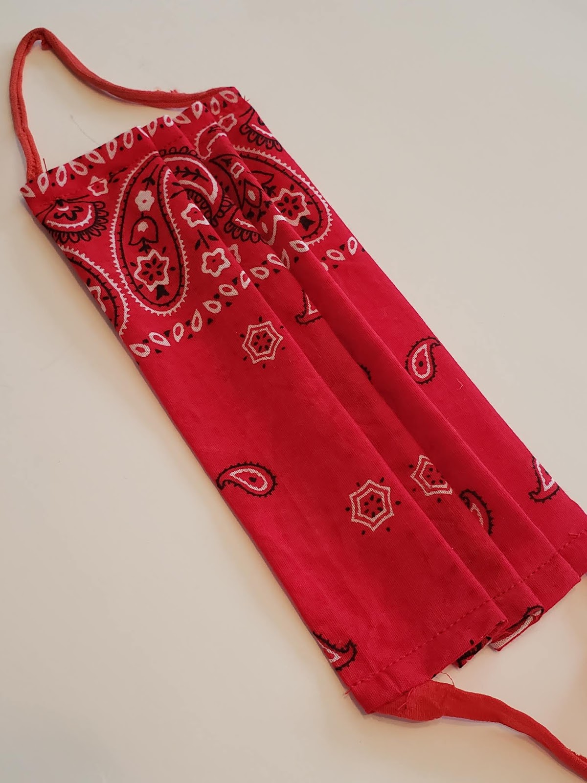 No Elastic! How to Make an Easy DIY Washable Fabric Face Mask with a Filter Pocket and Pleats