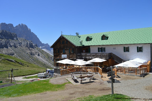 escursione rifugio genova val di funes