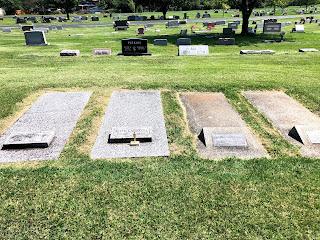 headstone of Dale Carnegie