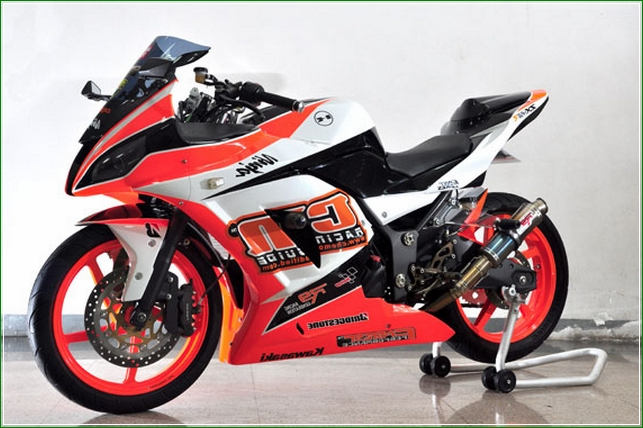 Modipikasi Ala MotoGP Racing start - Contoh Gambar Dan Foto Konsep Desain Modifikasi Kawasaki Ninja 4 Tak 250cc Sporti Ala Moge Keren Banget Modipikasi Ala MotoGP Racing start - Contoh Gambar Dan Foto Konsep Desain Modifikasi Kawasaki Ninja 4 Tak 250cc Sporti Ala Moge Keren Banget