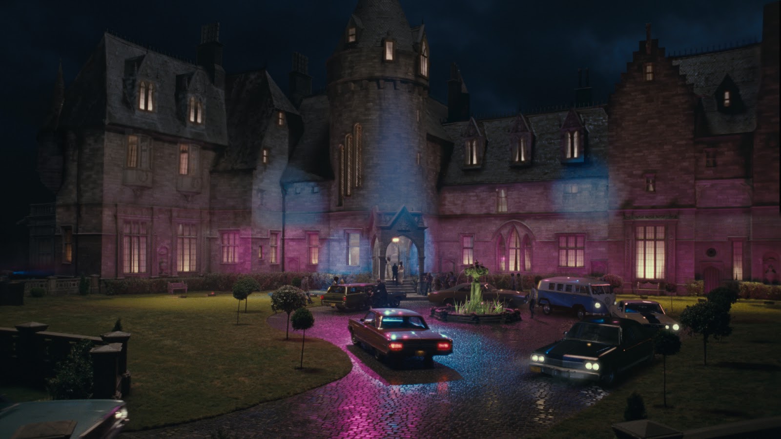 тень над поместьем. мрачные тени поместье коллинвуд. мрачные тени фильм 2012 замок. мрачные тени поместье коллинвуд. замок из фильма мрачные тени.