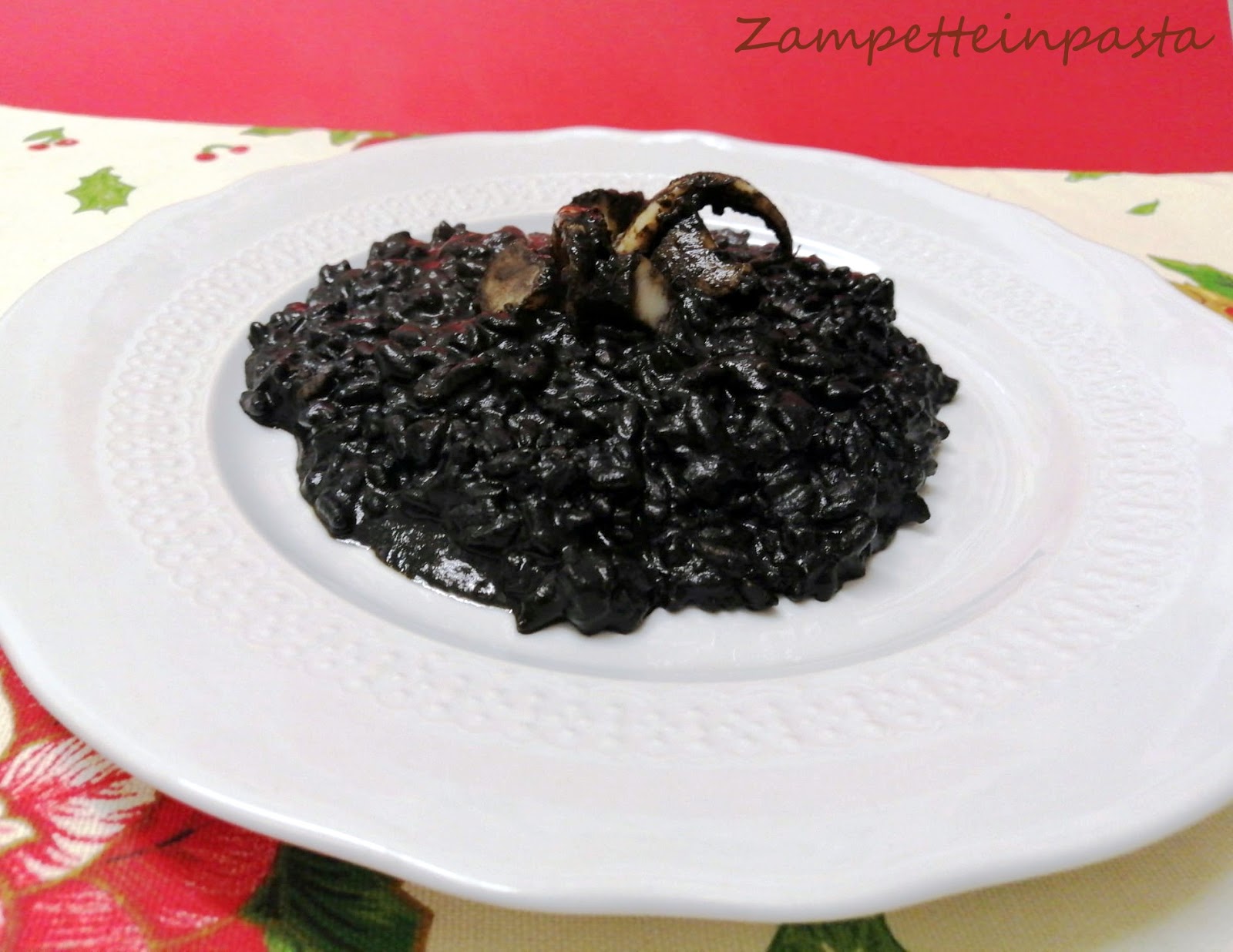 RISOTTO AL NERO DI SEPPIA ZAMPETTE IN PASTA