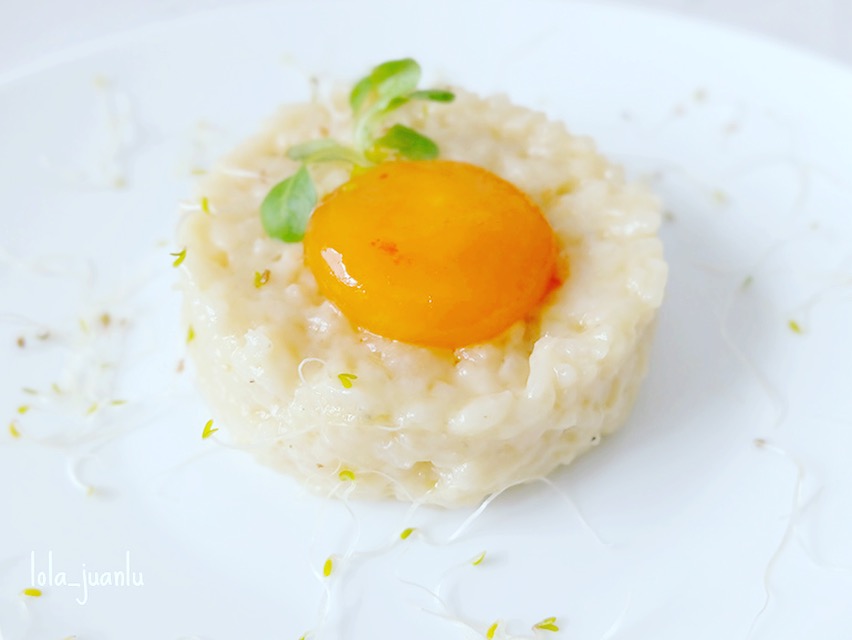Risotto de y pera con yema curada de huevo Pequeños Accidentes