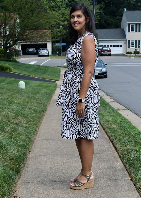 Graphic black and white print stretch poplin sleeveless dress made with the Simplicity 1059 Jiffy sewing pattern.