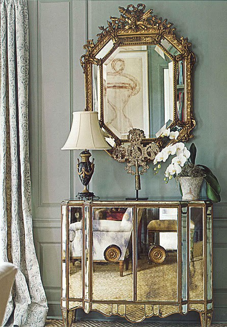 Eye For Design Decorating With Mirrored Furniture Decorating With Mirrored Furniture, What Furniture Goes With Mirrored