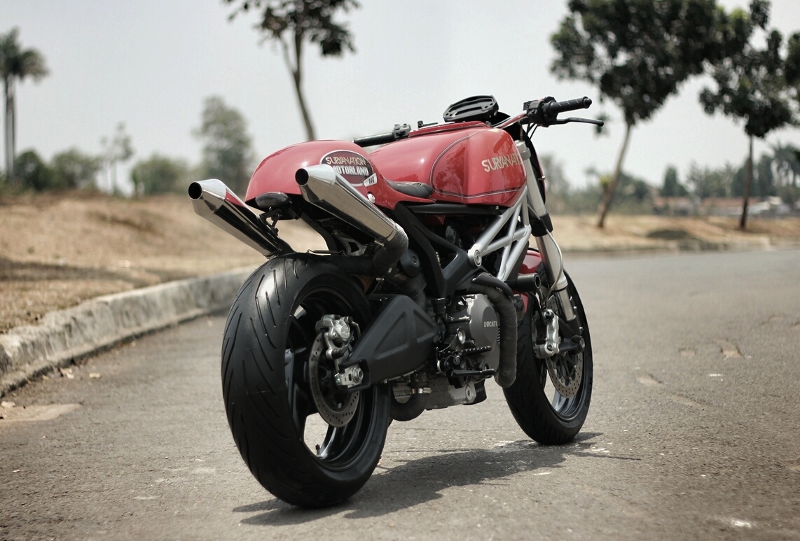 Hell Kustom : Ducati Monster 795 2013 By Studio Motor
