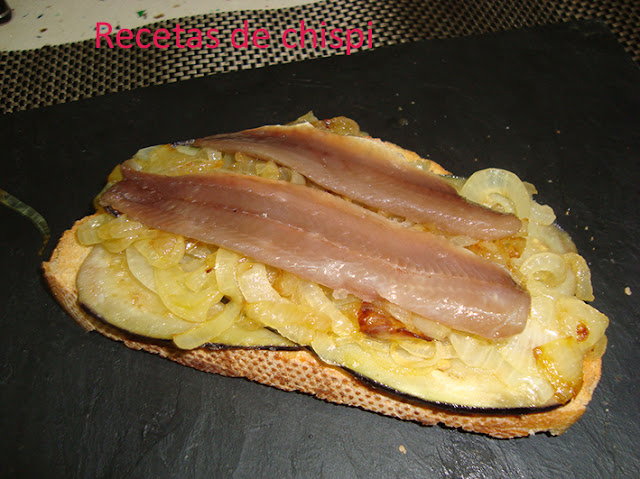 TOSTA DE BERENJENA CON SARDINA AHUMADA