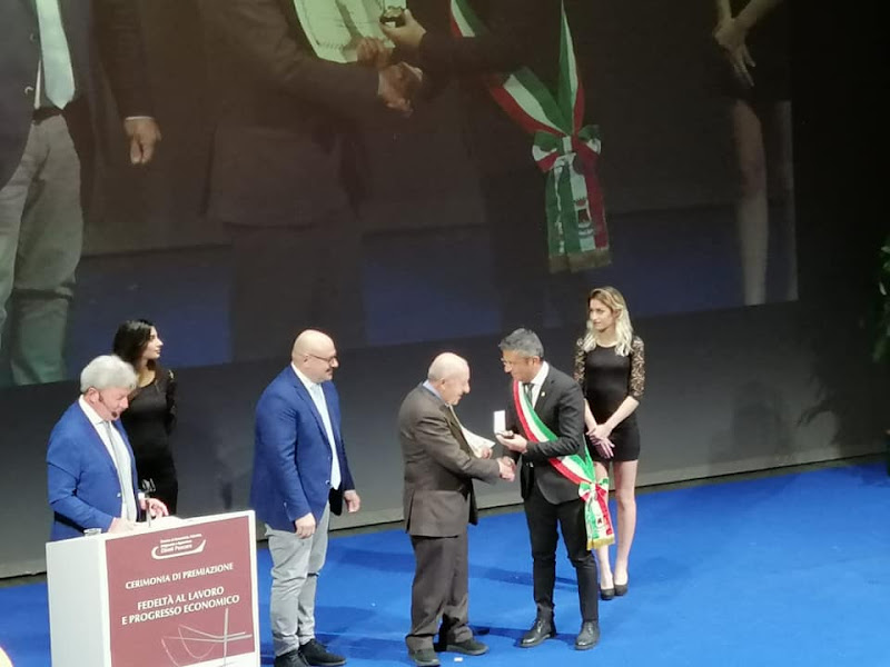 Diploma di Benemerenza della Camera di Commercio a Rocco Tucci