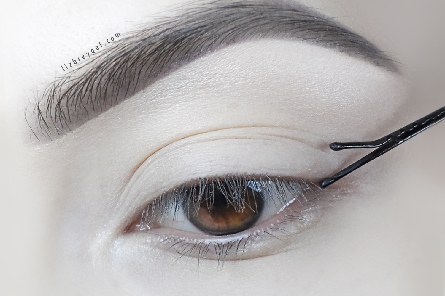 A Quick & Easy Bobby Pin Eyeliner Hack for Makeup Beginners January Girl