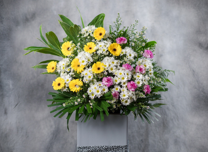 What Kind of Sympathy Flowers Do You Give? Little Flower Hut