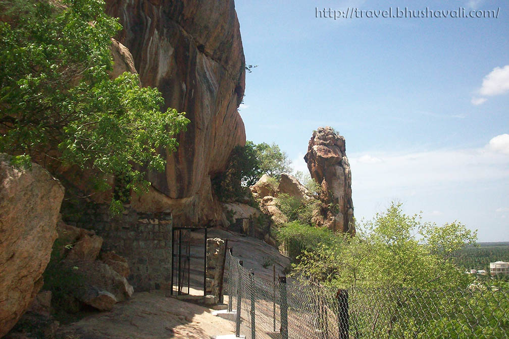 Tamil Brahmi Script & Jain Beds at Velayuthampalayam (Karur Tamil