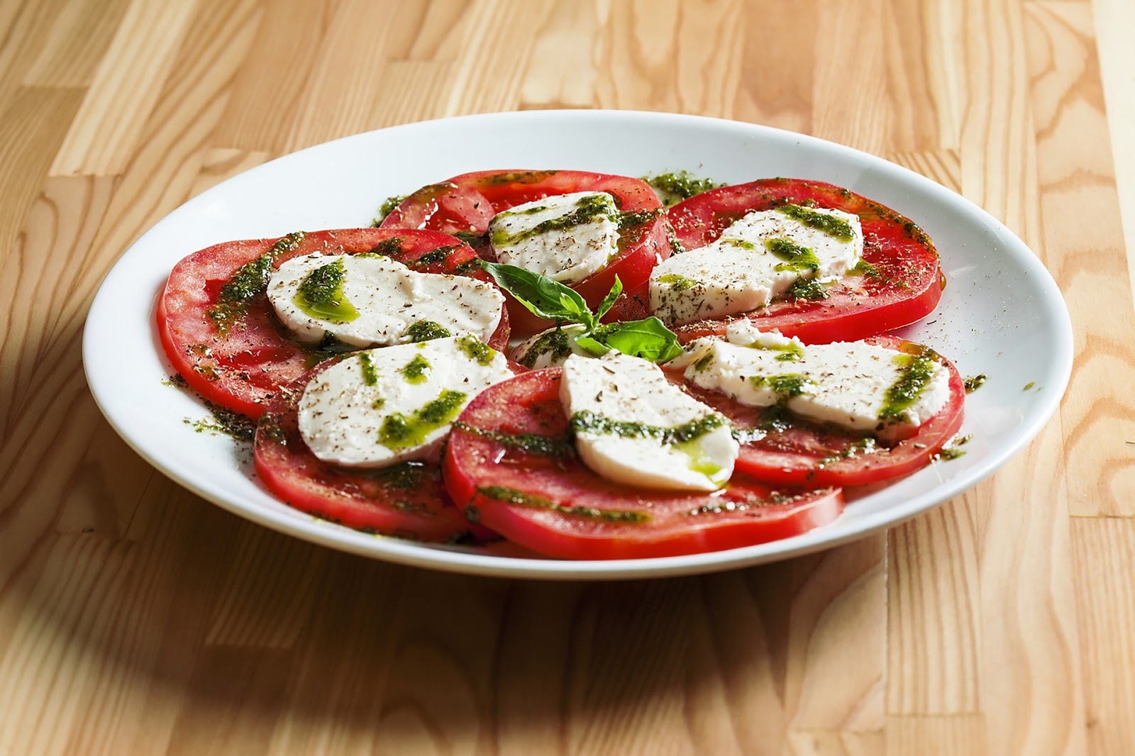 Recette Salade tomate et mozzarella au pesto | idee repas