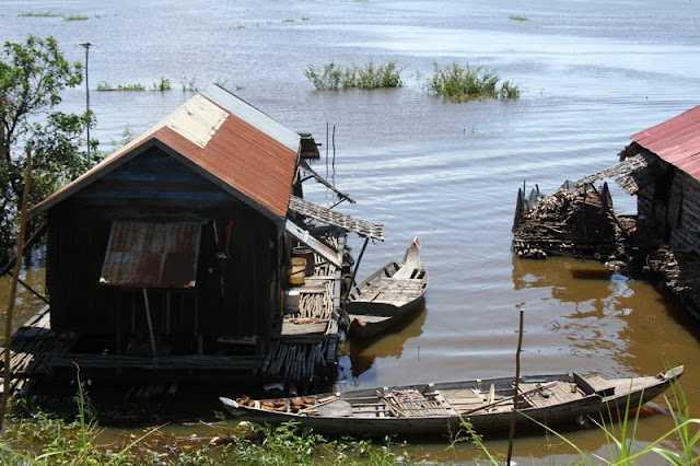 Visitar CHONG KNEAS, uma aldeia flutuante no lago Tomle Sap | Cambodja