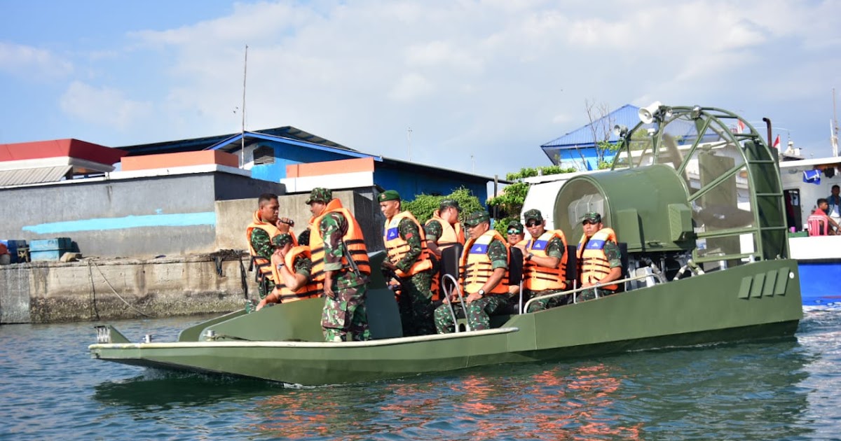 DEFENSE STUDIES: TNI AD Mulai Operasikan Swamp Boat/Kapal Rawa