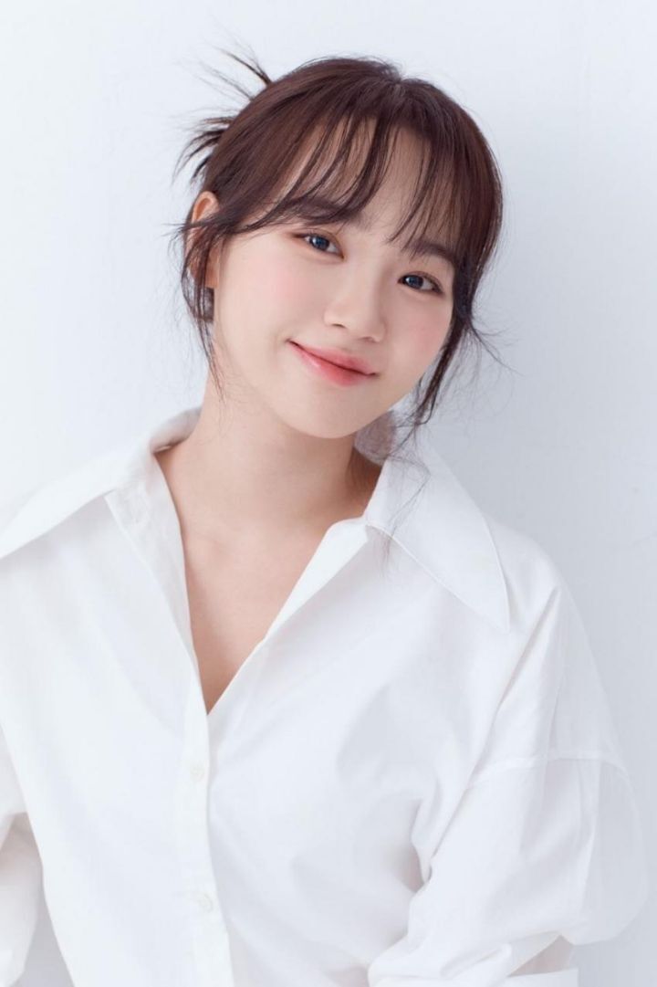 김채원 새 프로필 촬영 - 꾸르
