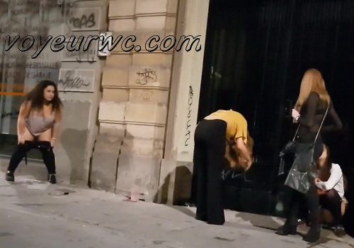 Girls Gotta Go 76 (Spanish drunk girls pee in a public place)