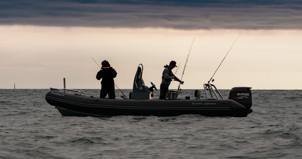 Romain Sandt Photographie le blog Session pêche en Bombard explorer 690 avec Vincent Le Masson
