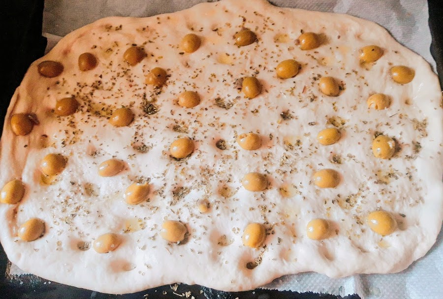 Focaccia de aceitunas y orégano