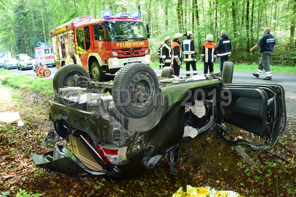 Unterfranken Aktuell Von Fahrbahn Abgekommen Und Uberschlagen Pkw Fahrer Schwer Verletzt