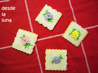 Galletas San Valentin Con Glasa Y Blonda De Azúcar
