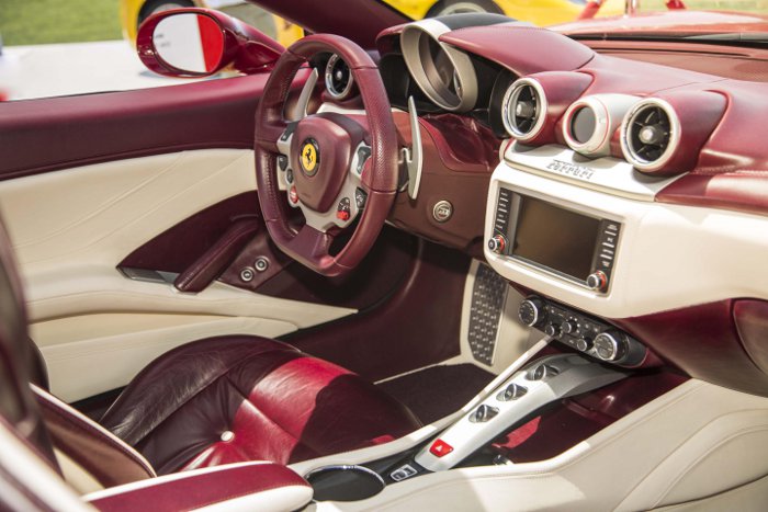 Ferrari California T Tailor Made posto di guida