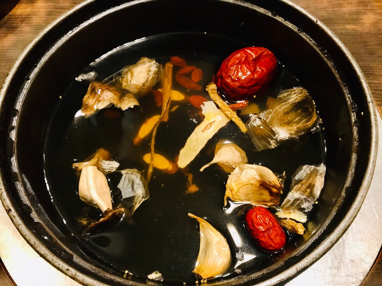 新莊美食 火鍋推薦 蛤蜊鍋、麻辣鍋、養生黑蒜