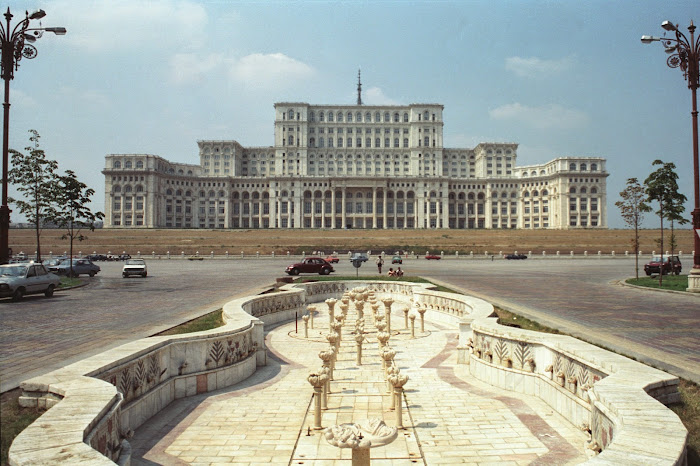 Bucarest, Palais du Parlement, Boulevard Unirii, © L. Gigout, 1990