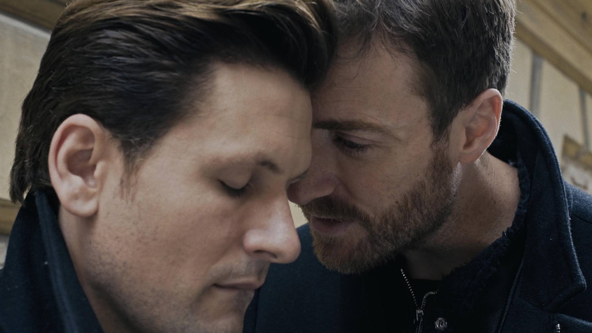 Movie Review Complete Strangers