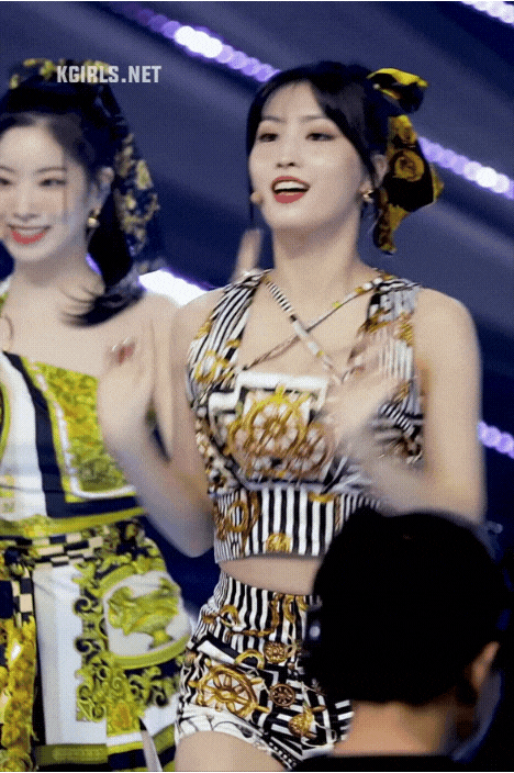 트와이스모모 꺼는 만질만하니까.gif