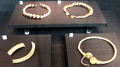 Клад: Золотые ожерелья эпохи железного века, оценены в £462,000 фунтов стерлингов...