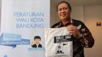 Pemkot Bandung Larang Ritel Berikan Kantong Plastik Gratis