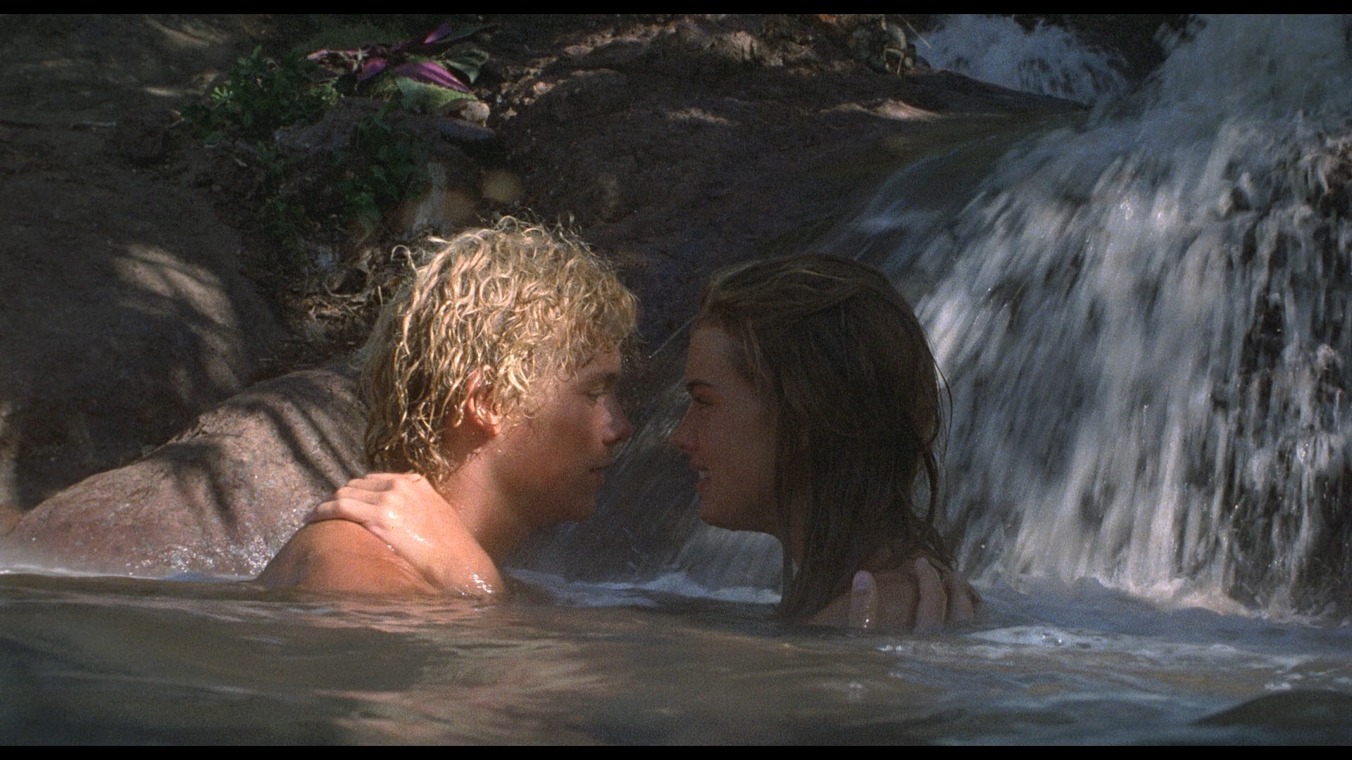 голубая лагуна сцена. голубая лагуна 1980. голубая лагуна сцена. голубая лагуна сцена. голубая лагуна 1995.