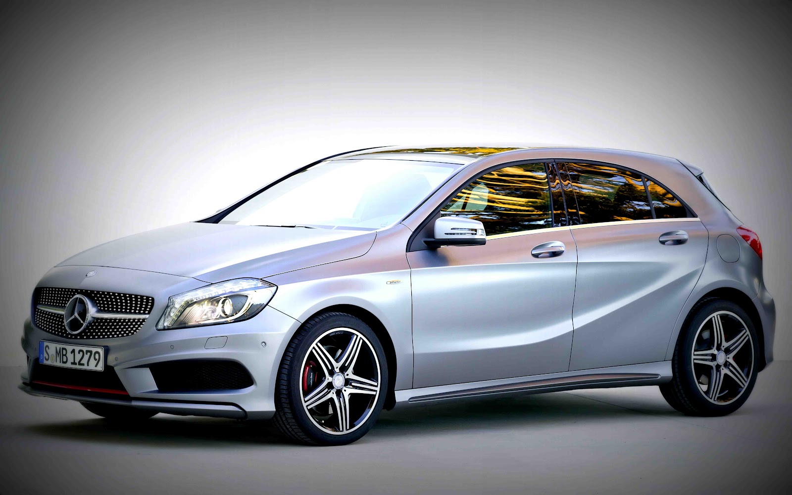 Nuova Mercedes Classe A, prezzo ufficiale da 22.990 euro. Integrata con l'iPhone Auto e Basket