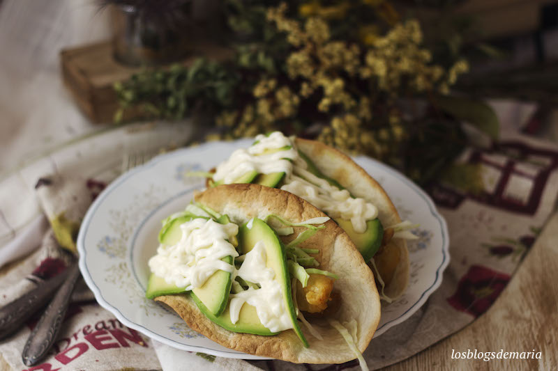 Tacos de pavias de merluza y aguacate