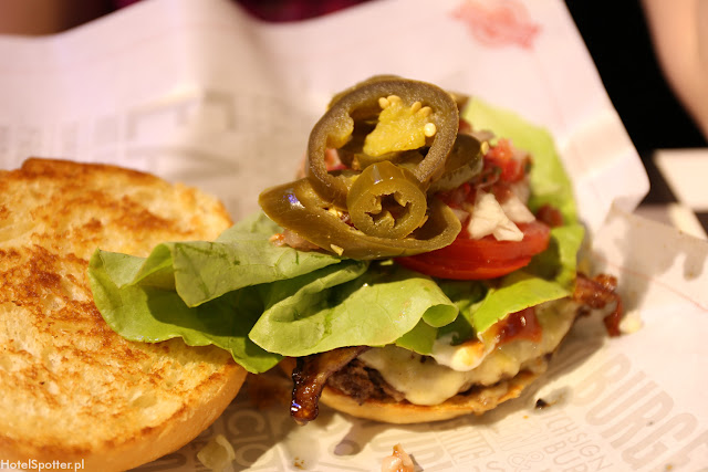 Amerykanska restauracja Fuddruckers Warszawa - burger