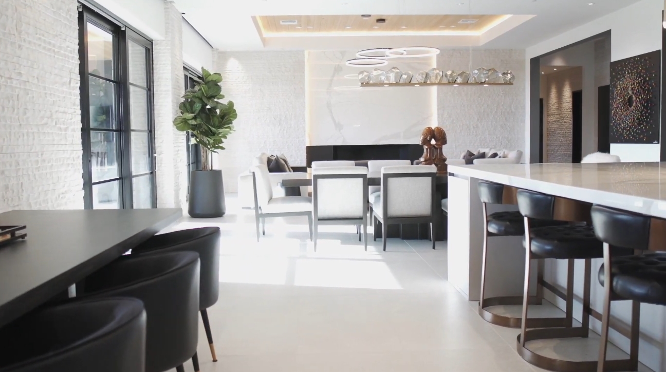 29 Photos vs. 20724 N. 112th St, Scottsdale Luxury Mansion Interior Design Tour