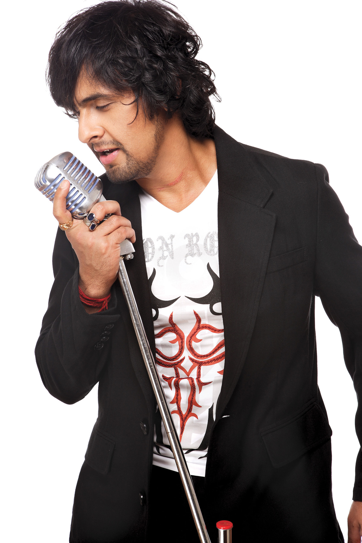 Mumbai News Network Latest News Singer Sonu Nigam performing at world