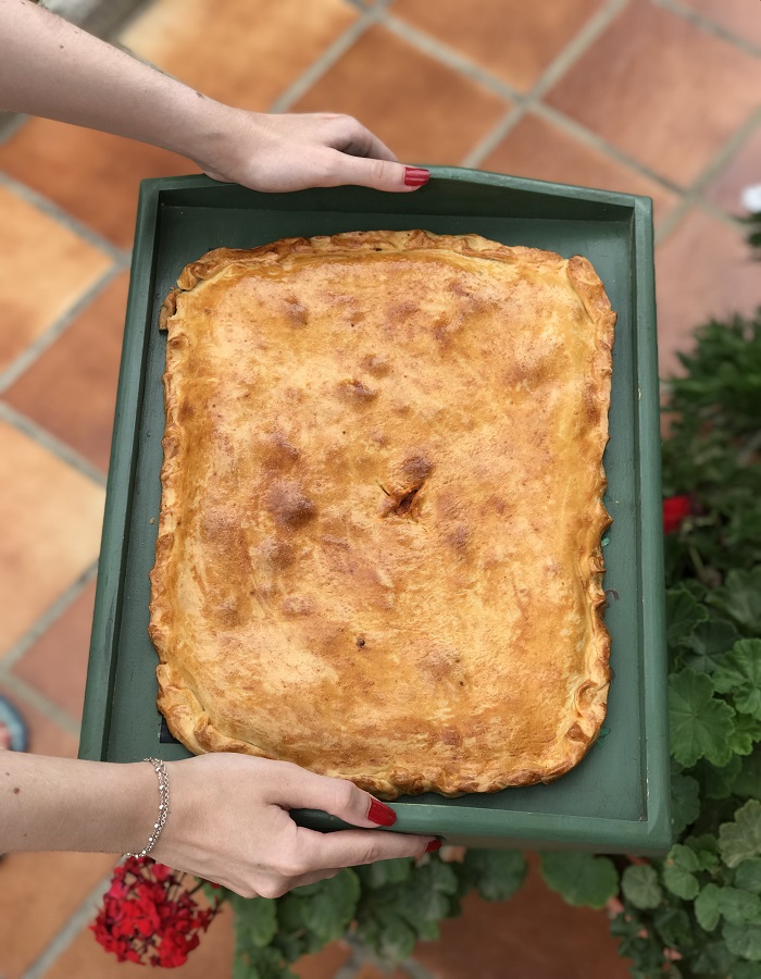 Empanada de atún con pisto