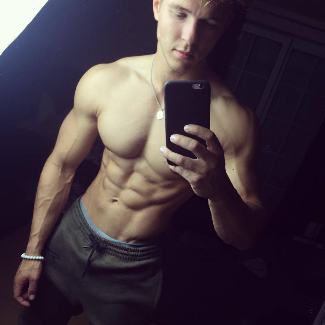 strong-sexy-muscular-shirtless-hunk-joe-dahler-selfie