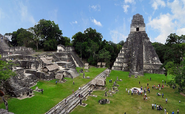 Тикаль — одно из крупнейших городищ майя, столица Мутульского царства. Расположено в провинции Эль-Петен Гватемалы.