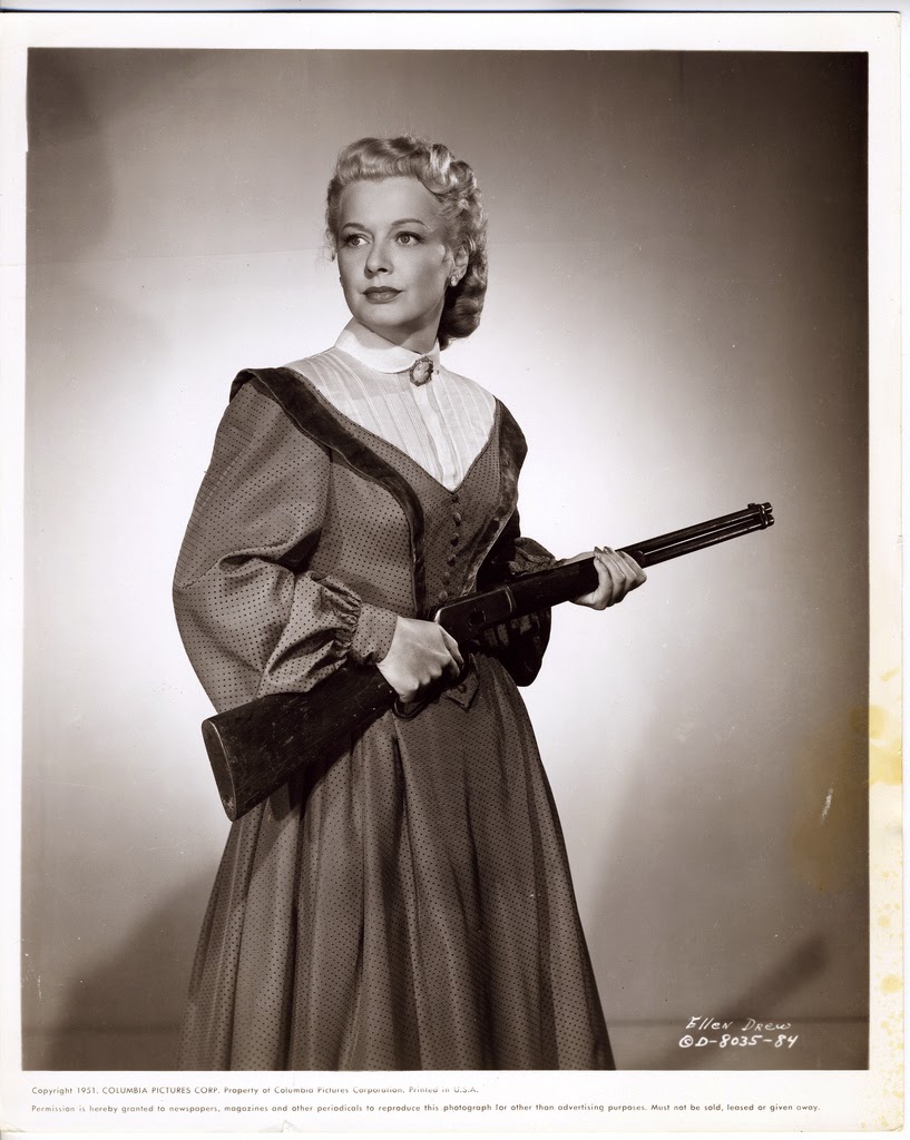 30 Interesting Vintage Photographs of Women Posing With Their Guns