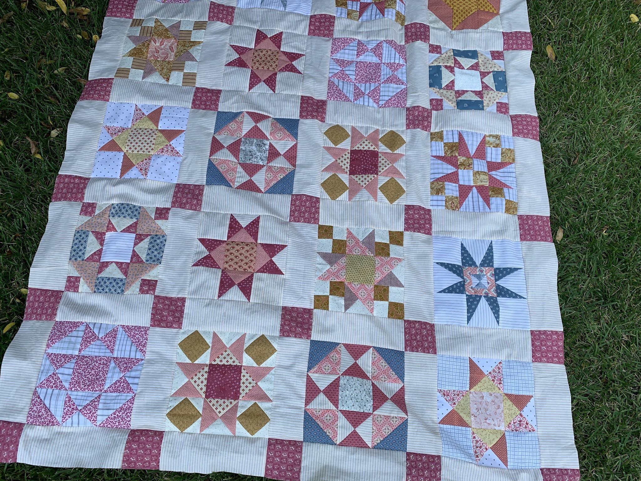 Love Laugh Quilt: Monday making - a quilt along finish