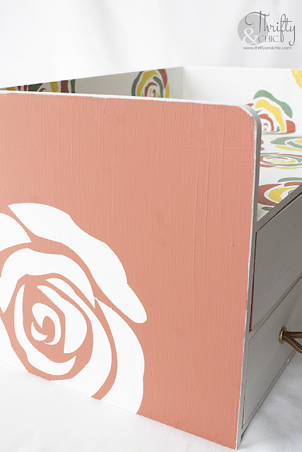 Organizer hack. Organization and decluttering ideas. Bathroom organization ideas. Desk organizer. DIY desk organizer makeover.