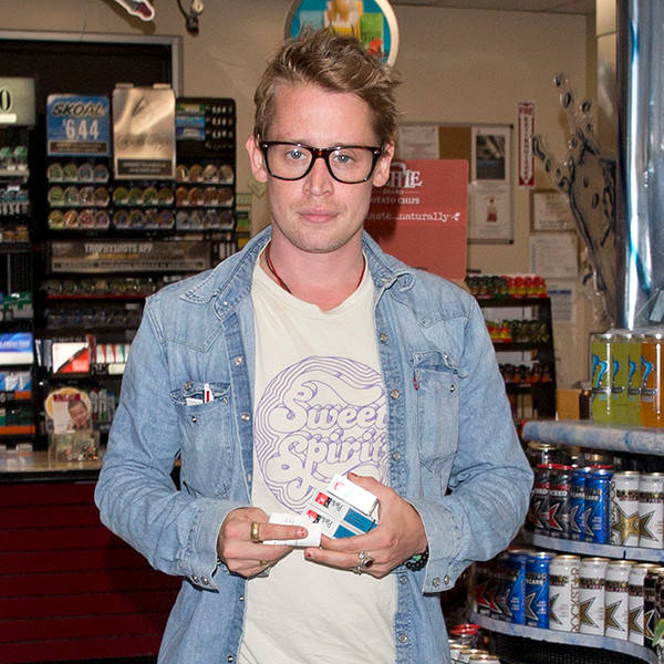 Do sucesso às drogas, à recuperação, veja a mudança do ator Macaulay Culkin 4 Macaulay Culkin Gas Station.kg .072617