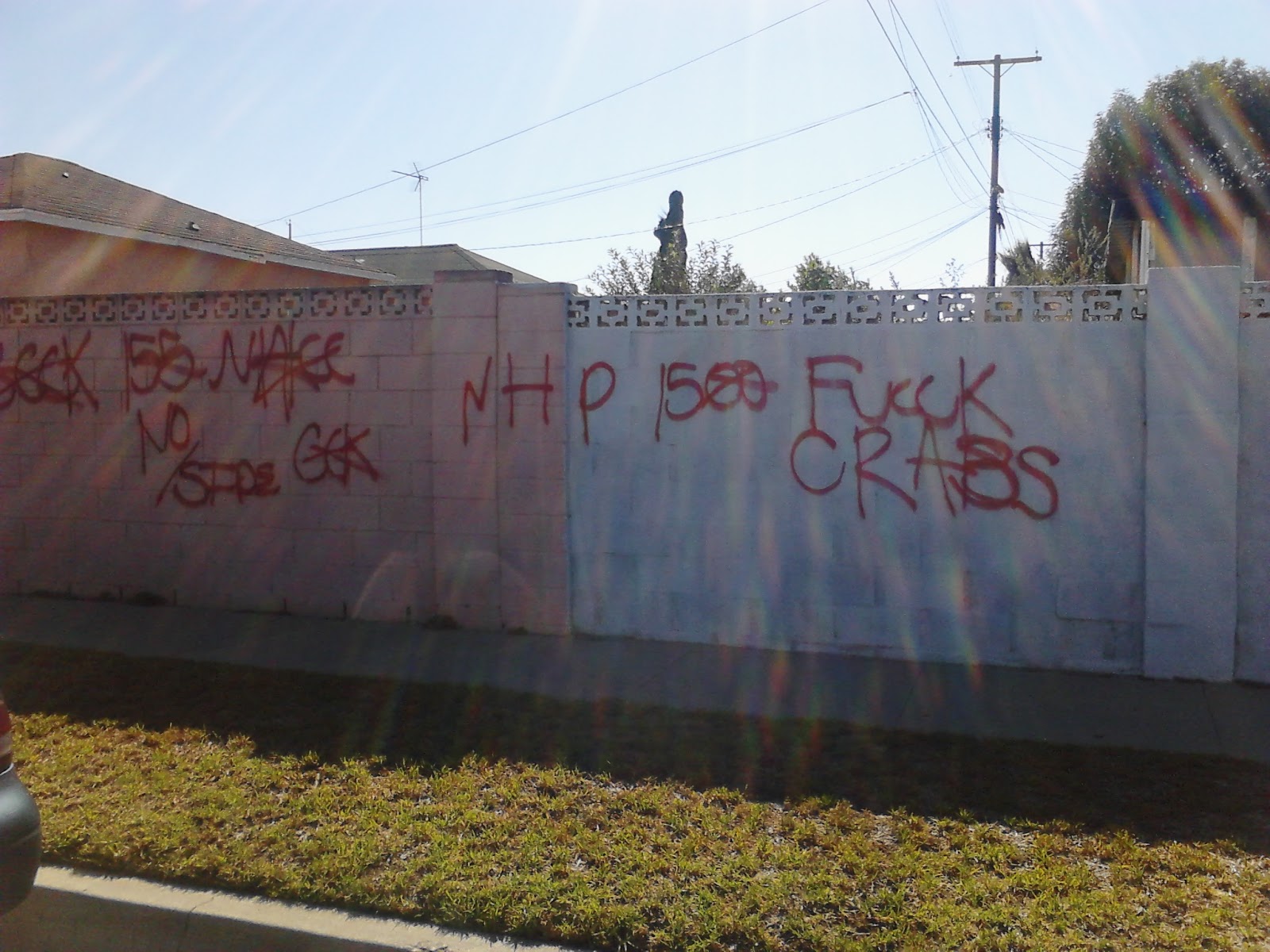 blood gangs graffiti neighborhood piru ( Compton , NHP )