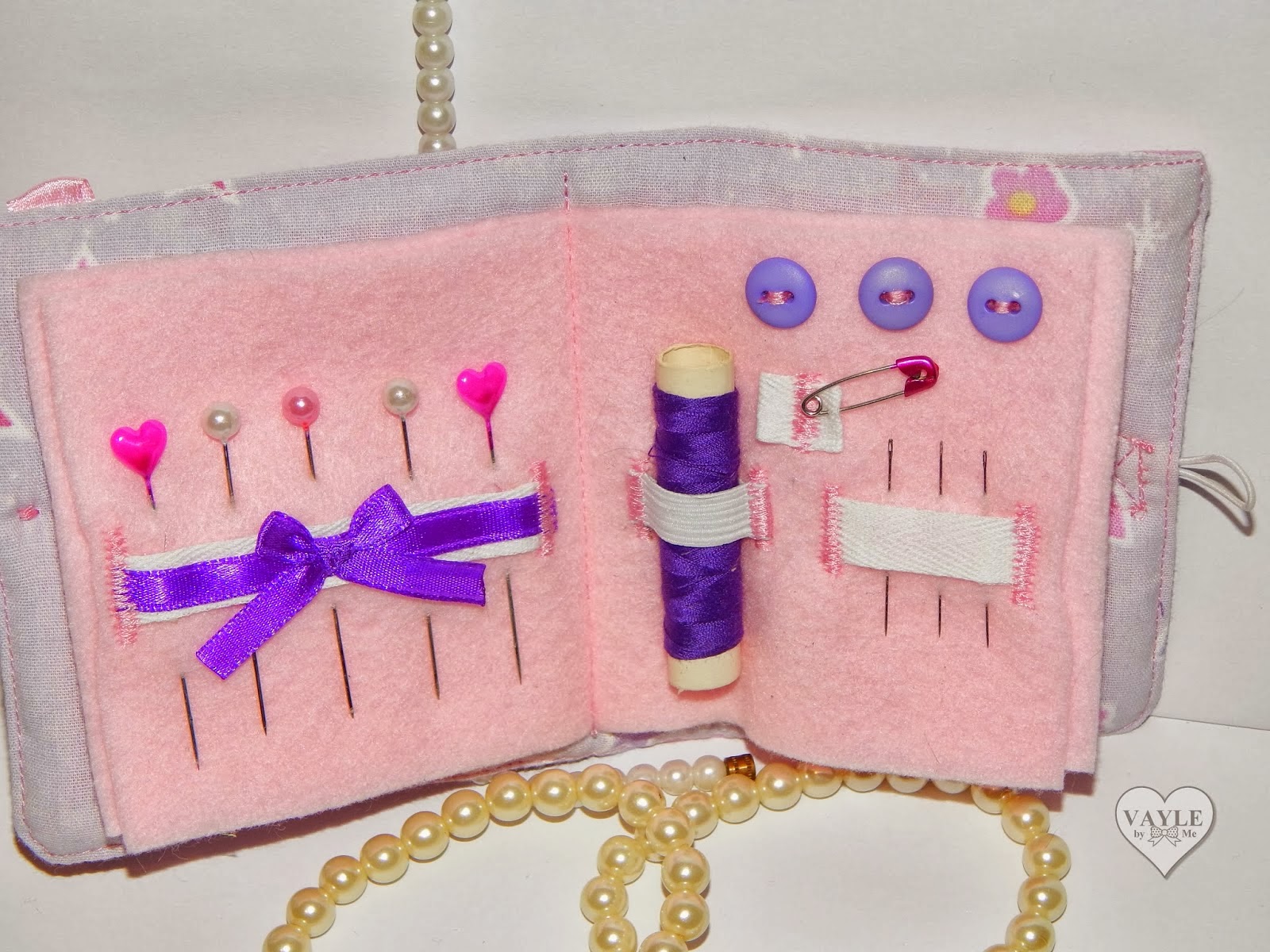 Totally Tutorials Tutorial How to Sew a Needle Book