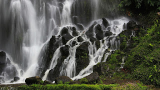 Gambar Pemandangan Air Terjun