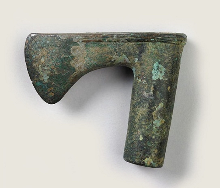 Египет бронзовый век. Мардук двуглавый топор. Ассирийское оружие из железа. Находки ранний железный век. Египетское вооружение древнего египта.