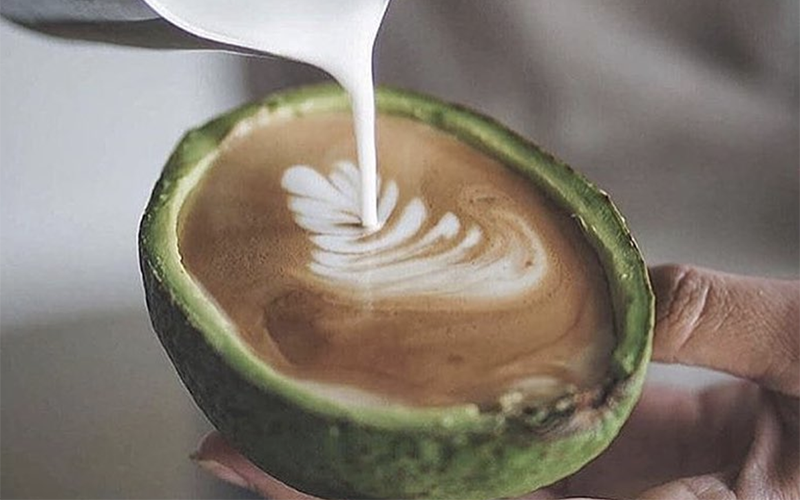 Avolatte, лате у шкірці авокадо